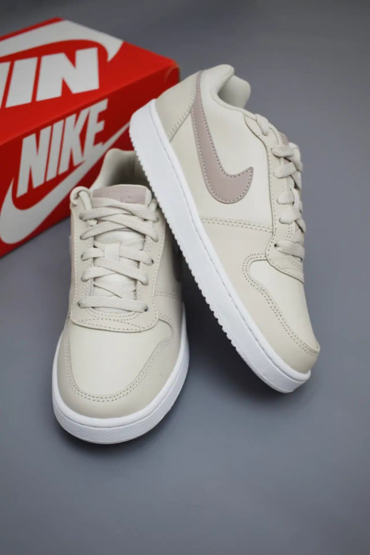 Tênis Nike Ebernon low-Bege Claro